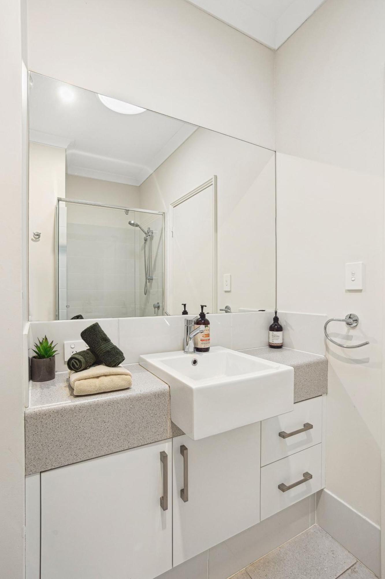 Tranquil Tree Views 2 Bedroom 2 Bathroom Apartment Perth Eksteriør bilde